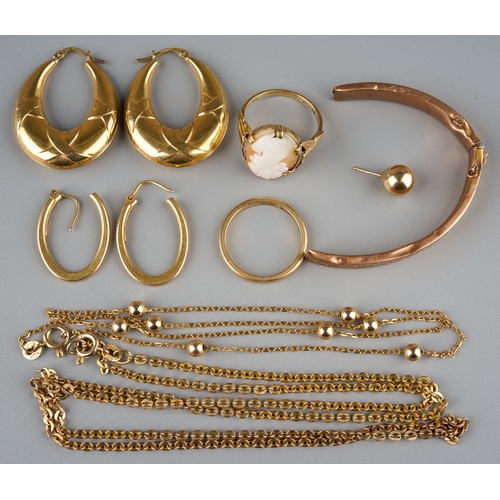 644 - A small parcel of 9ct gold jewellery, including a cameo ring, two pairs of hoop earrings, a short ch... 