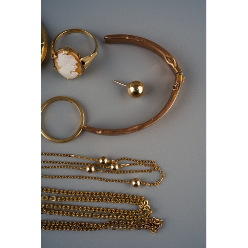 644 - A small parcel of 9ct gold jewellery, including a cameo ring, two pairs of hoop earrings, a short ch... 