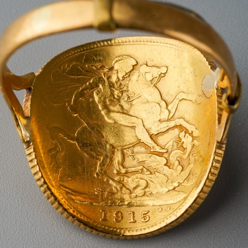 699 - Coin ring - 1915 sovereign on a 22 ct gold band, gross weight 9.4g, UK size S