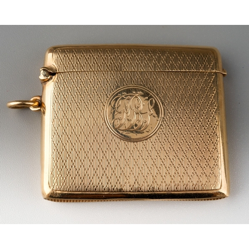 725 - An early 20th Century 9ct gold engine turned vesta case, the central cartouche engraved with initial... 