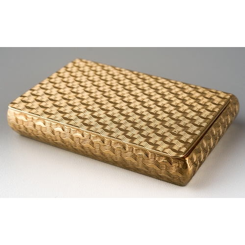 729 - A Georgian style 9ct gold snuff or vesta case with basket weave engine turned decoration to entire b... 