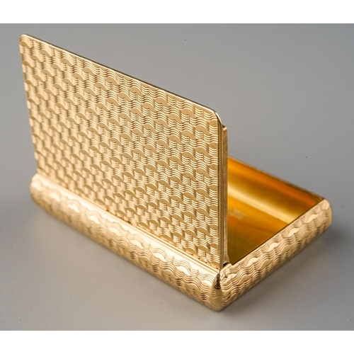 729 - A Georgian style 9ct gold snuff or vesta case with basket weave engine turned decoration to entire b... 