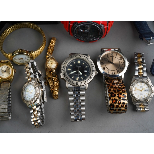 743 - Collection of vintage watches to include two G Shock Baby G watches in original cases and one withou... 