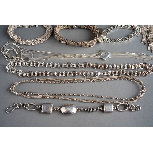 771 - Collection of silver jewellery to include chunky chains, bracelets ,a set complete with earrings etc... 