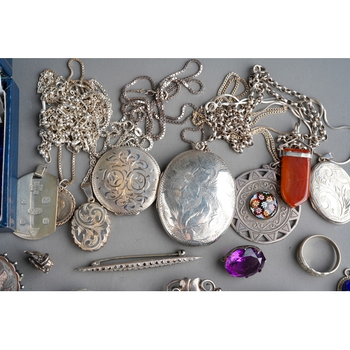 773 - Large collection of silver jewellery to include chains, brooches - blue john, moss agate, victorian ... 