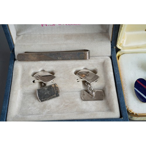 780 - Two pairs of silver Men's cufflinks; pair of plated cufflinks with golfing, silver tie pin etc