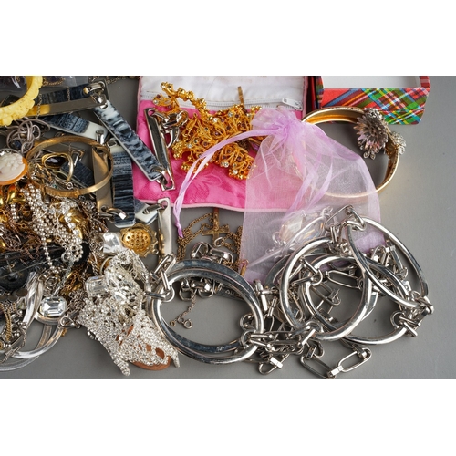 782 - A large collection of Costume jewellery to include some silver earrings, watches, bracelets, necklac... 