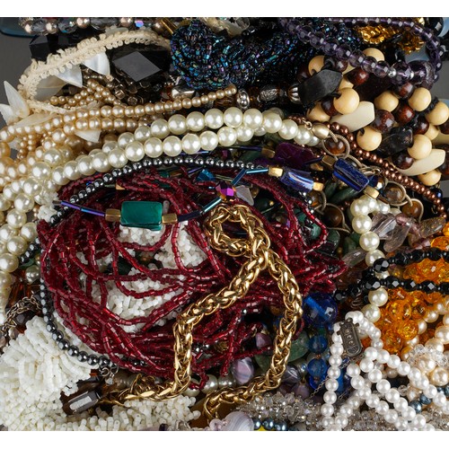 784 - A large collection of costume jewellery mainly necklaces, beaded and stone set, gold plated, pearls,... 