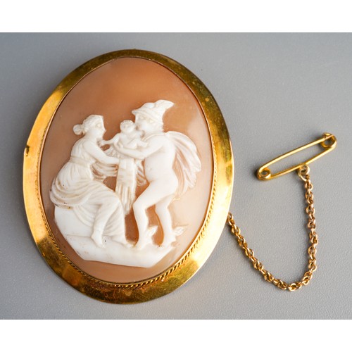 794 - A 9k gold mounted cameo brooch, stamped, gross weight 10.7 g