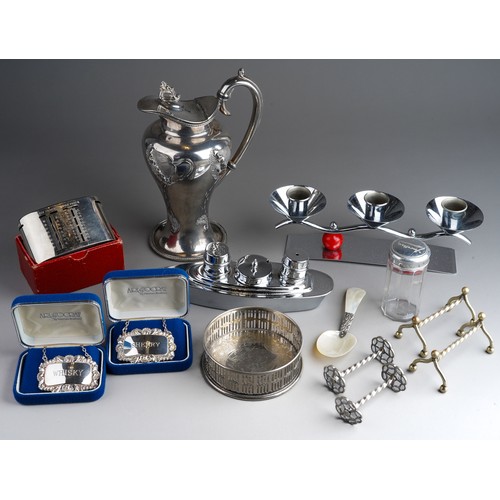 805 - An Art Deco chrome novelty condiment set, the Ship shaped body with detachable funnel shaped salt an... 