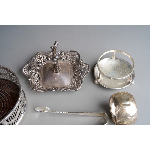 807 - A collection of silver to include: sugar caster with domed silver cover; a Bunny page marker, flatwa... 