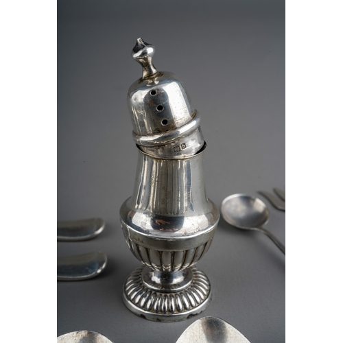 870 - A collection of silver to include: 19th Century fiddle pattern teaspoons, hallmarked London except o... 