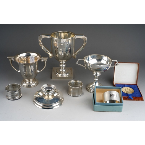 879 - A collection of early and mid 20th Century mainly presentation silver to include: silver gilt Southp... 