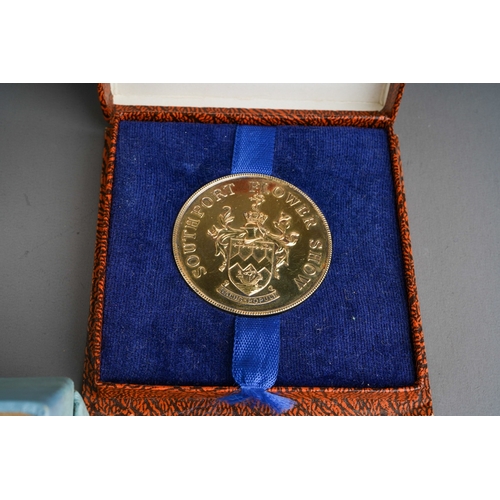 879 - A collection of early and mid 20th Century mainly presentation silver to include: silver gilt Southp... 