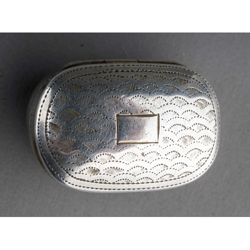 886 - A George III silver vinaigrette, shaped oval with engraved decoration, plain pierced grille, hallmar... 