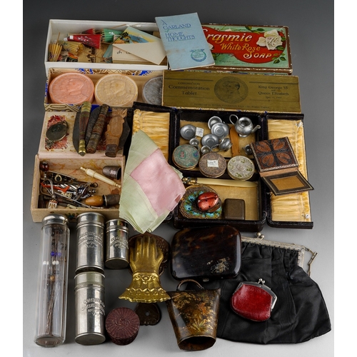 962 - A box containing a quantity of 19th and 20th century treen, metalware, textiles, and collectables, e... 