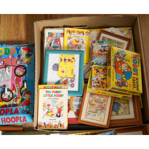 987 - A collection of Noddy themed books, puzzles, prints and games, etc, including Fuzzy Felts, a Chivers... 