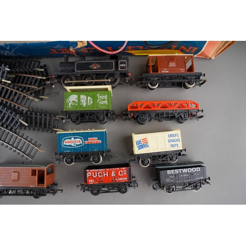 994 - A boxed Hornby Inter-City 125 Set R.546, incomplete and a box of loose 00 gauge railwayana, includin... 