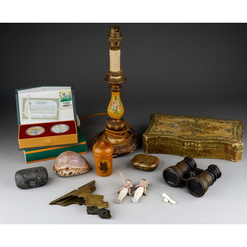 996 - A small quantity of 19th and 20th century collectables, including a Victorian brass snuff box, the h... 