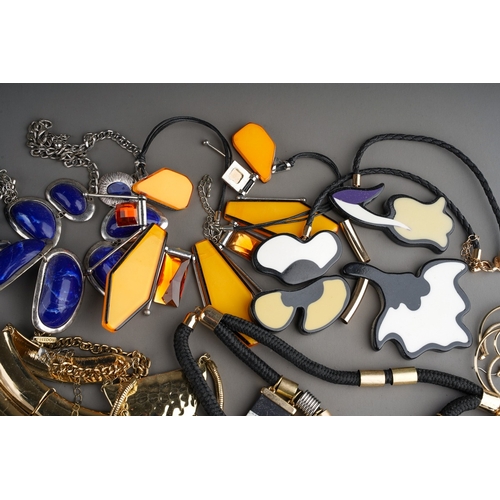 1000 - Collection of costume jewellery-mainly from 1970s/80s and later to include necklaces, bracelet's, ea... 