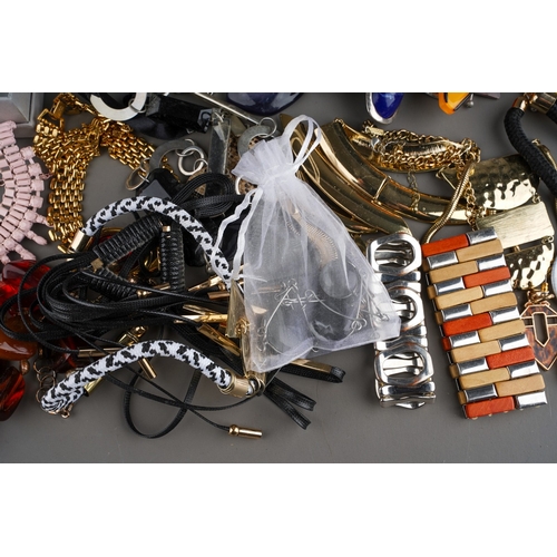 1000 - Collection of costume jewellery-mainly from 1970s/80s and later to include necklaces, bracelet's, ea... 