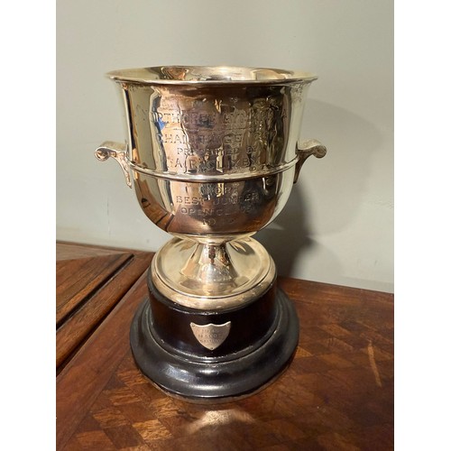 874 - A early 20th Century silver presentation trophy, scroll handles to mid rib, inscription reads: NORTH... 