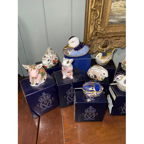 426 - Royal Crown Derby paperweights - 60044 Pickworth Piglet, 60170 Cottage Kitten 60566 Mouse, 60566 Mou... 