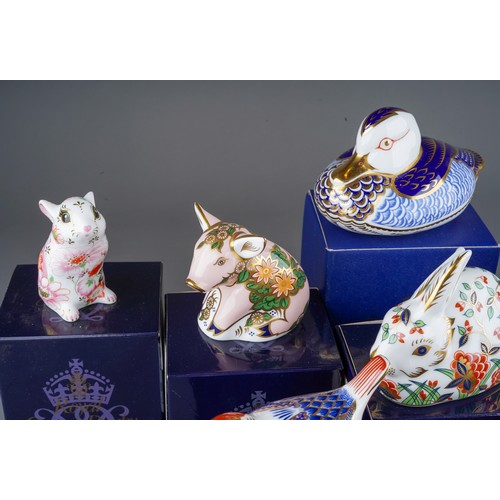 426 - Royal Crown Derby paperweights - 60044 Pickworth Piglet, 60170 Cottage Kitten 60566 Mouse, 60566 Mou... 