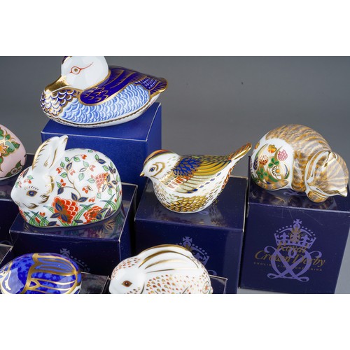 426 - Royal Crown Derby paperweights - 60044 Pickworth Piglet, 60170 Cottage Kitten 60566 Mouse, 60566 Mou... 