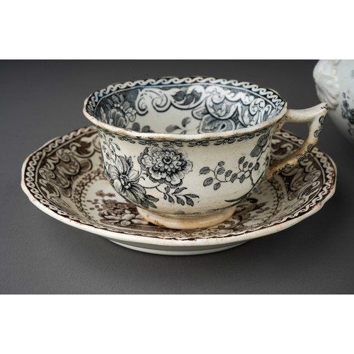 347 - Assorted early 20th Century Paragon mainly double warrant china to include: Yellow and gilt 56591/3 ... 