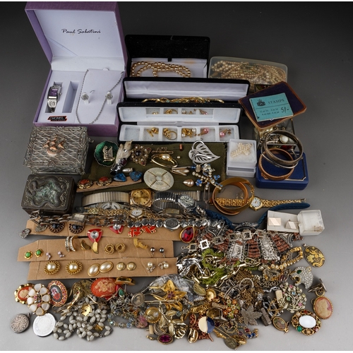 163 - A box of silver, gold plated costume and fashion jewellery, to include paste set brooches, earrings,... 