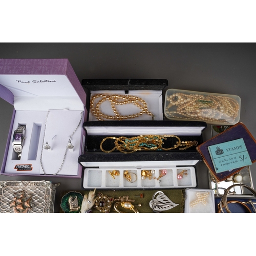 163 - A box of silver, gold plated costume and fashion jewellery, to include paste set brooches, earrings,... 