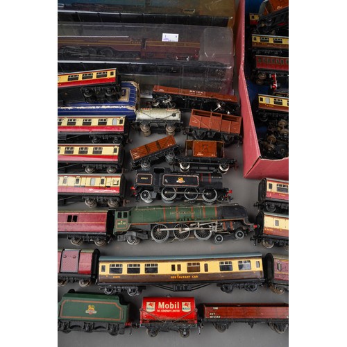 372 - Vintage Hornby Dublo Meccano trains including carriages, cars, all loose together with two cased Nat... 