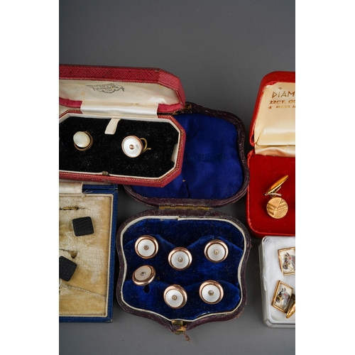 700 - Collection of cufflinks to include gold plated boxed sets, Essex crystal style horse ones, boxed set... 