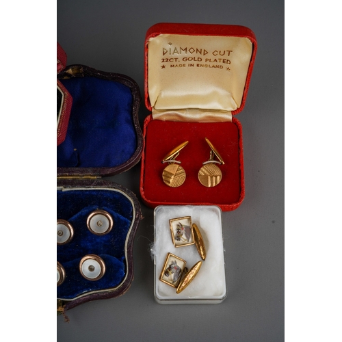 700 - Collection of cufflinks to include gold plated boxed sets, Essex crystal style horse ones, boxed set... 