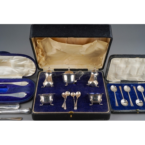 720 - A collection of silver to include: a boxed Georgian style five piece condiment set comprising pair o... 