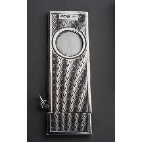 721 - A group of silver to include: a Modern engine turned cigar cutter, hallmarked WM, Birmingham, 1983; ... 