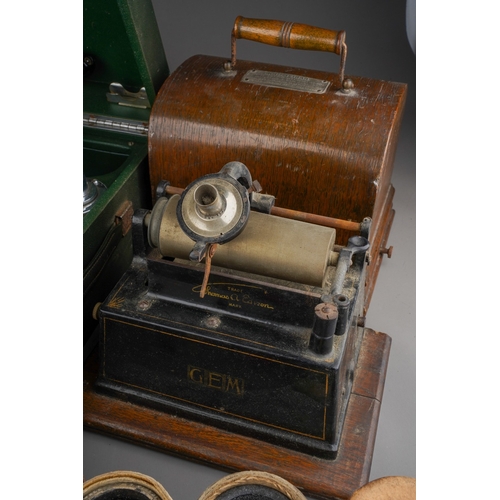 732 - An early 20th Century American Edison Gem phonograph in original box, serial number G63567 with trum... 