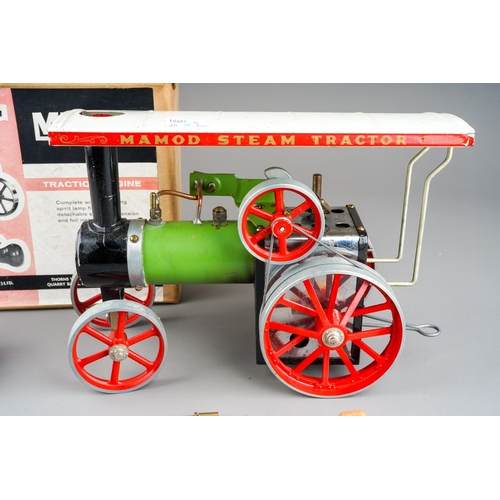 734 - A Mamod Traction Engine, T.E.1., in original box with instructions