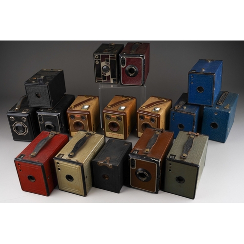 751 - Assorted vintage Kodak Brownie cameras, case colours including brown, red, navy, etc including 8 x N... 