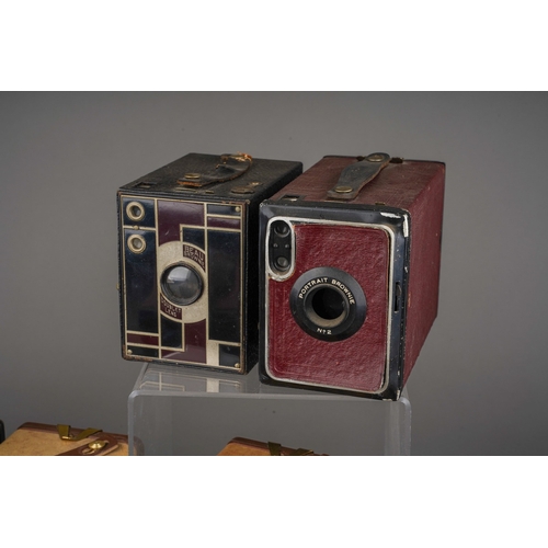 751 - Assorted vintage Kodak Brownie cameras, case colours including brown, red, navy, etc including 8 x N... 