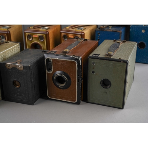 751 - Assorted vintage Kodak Brownie cameras, case colours including brown, red, navy, etc including 8 x N... 