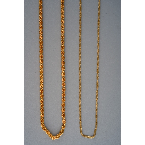 900 - 9 ct gold chain, gross weight 2.55g, approx 24 cm long folded together with an 18 ct gold fine chain... 