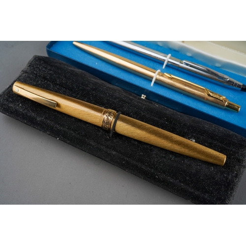 904 - A Cross pen box containing a Cross silver coloured propelling pencil and a gold coloured Parker ball... 