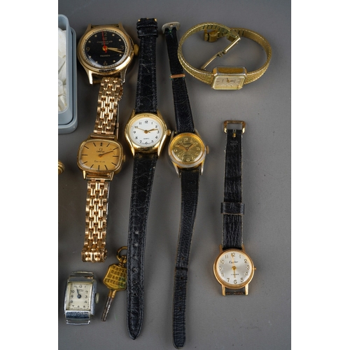 909 - A small parcel of costume jewellery and ladies and gents wrist watches, including a 925 silver dress... 