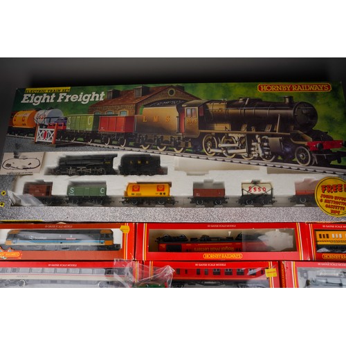 924 - A box of assorted Hornby 00 Gauge railwayana includes open wagons, level crossing, assorted R.886 CL... 