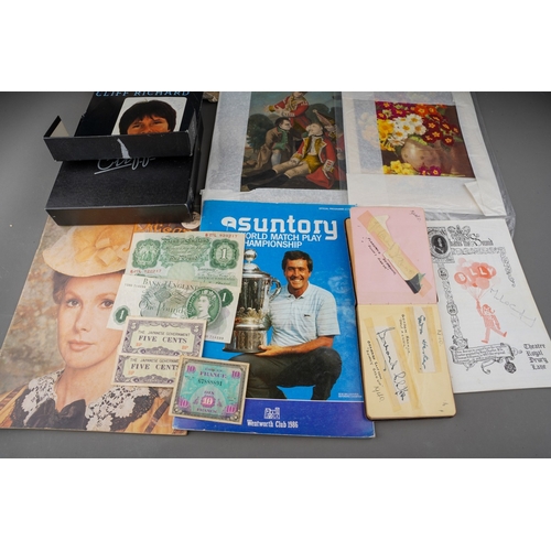 930 - A bag of collectables including a small number of British and Foreign bank notes, a 1940s autograph ... 