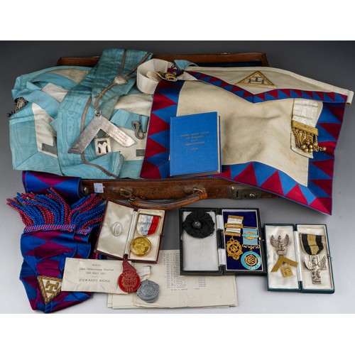 935 - A case of Masonic regalia including a medallion in a 9 ct gold mount with an eagle-shaped broach wit... 