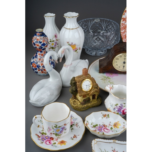 31 - A collection of Royal Crown Derby to include: Red Aves cup, saucer, lunch plate, two dinner plates; ... 