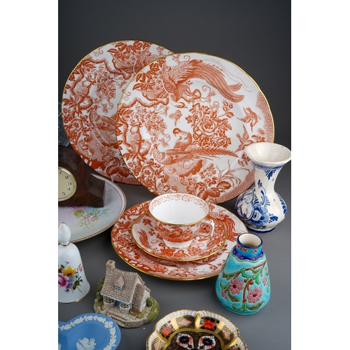 31 - A collection of Royal Crown Derby to include: Red Aves cup, saucer, lunch plate, two dinner plates; ... 